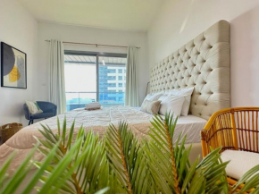 Luxury Studio w/ BoHo Design and Balcony for 4 Pax